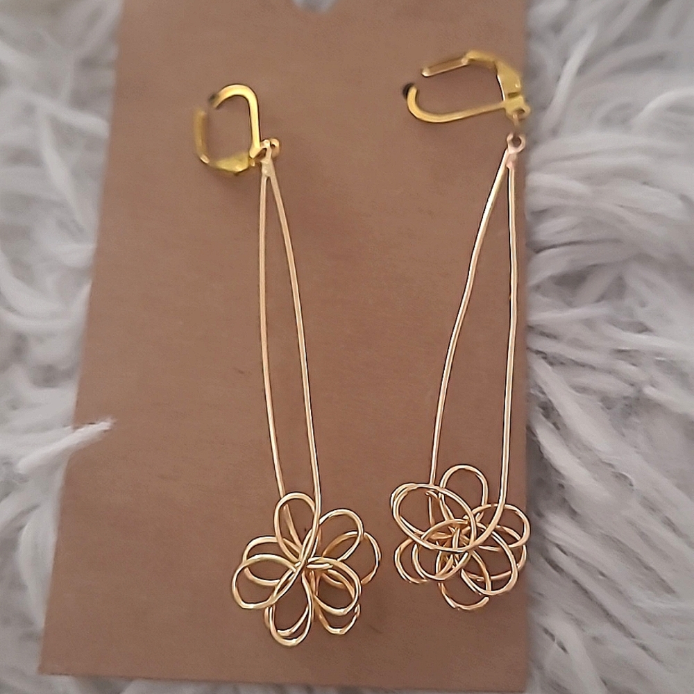 New Handmade 3 inch Dangle Errings Flower Design Gold Tone